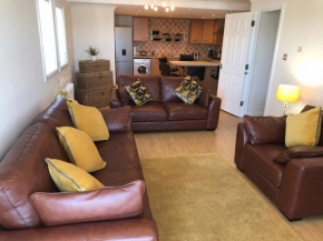 Beautiful 3-Bed Apartment in Gourock